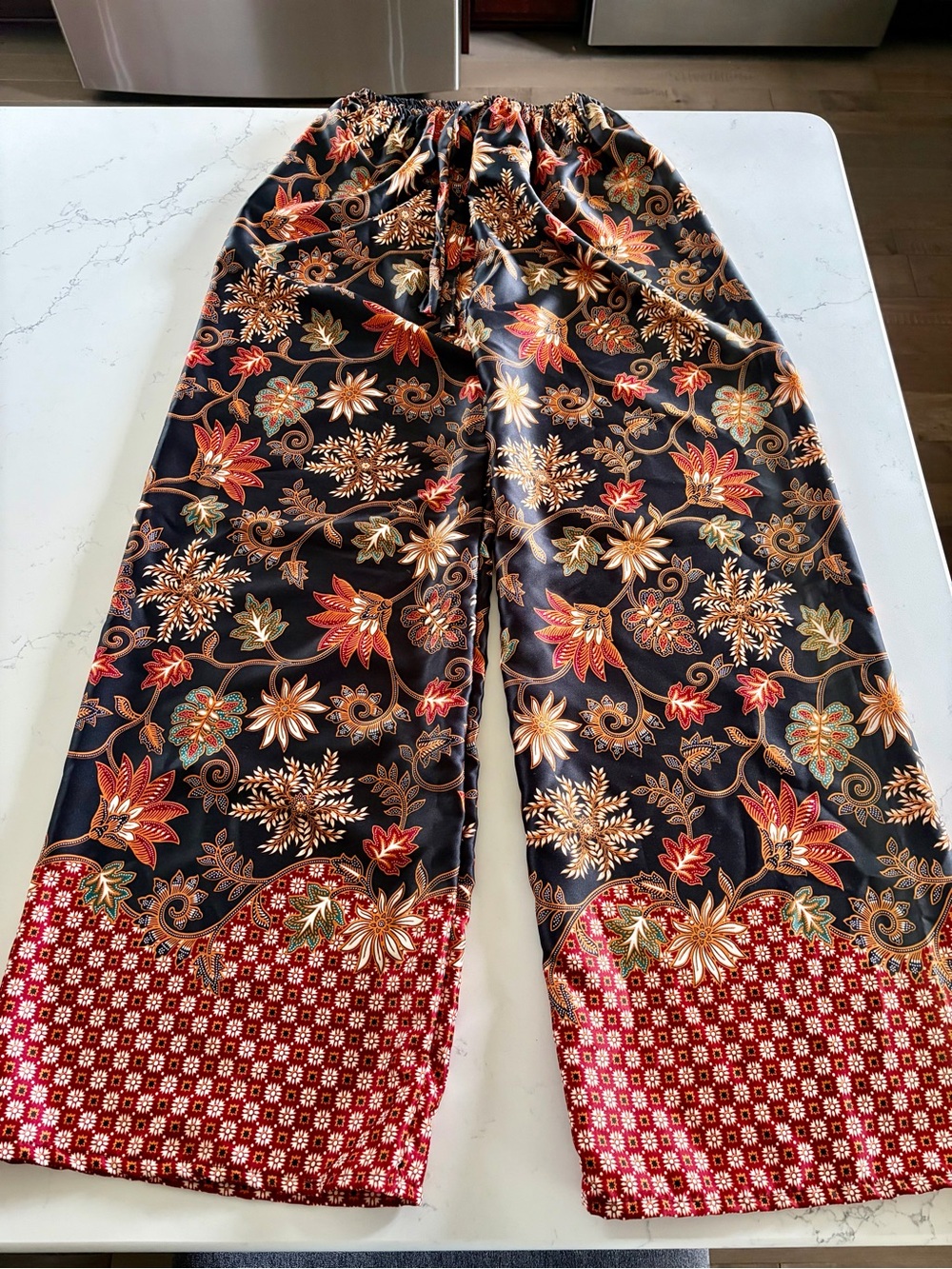 Black & Red Wide-Leg Floral Print Pants - Women’s Small